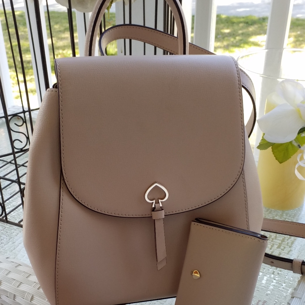 Kate Spade(*SOLD*) - Picture 2 of 9